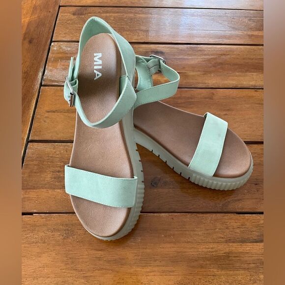 MIA Abella Seafoam/Mint Green Platform Sandals - Picture 1 of 7